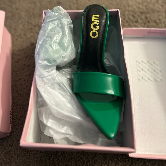 PAPRIKA POINTED PEEP TOE CUT OUT WEDGE HEEL MULE IN GREEN PATENT - Picture 5 of 5